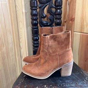 Womens Rocket dog suede booties size 8.5